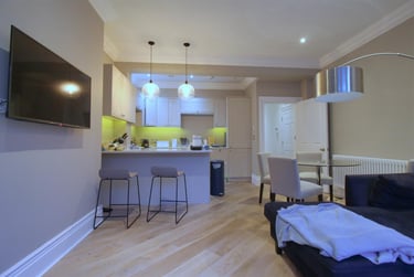 2 bed flat, West Avenue, Gosforth, Newcastle, NE34ES - Image 1